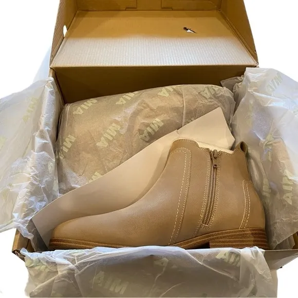 MIA Belle Bootie in Stone Tan NIB Size 7