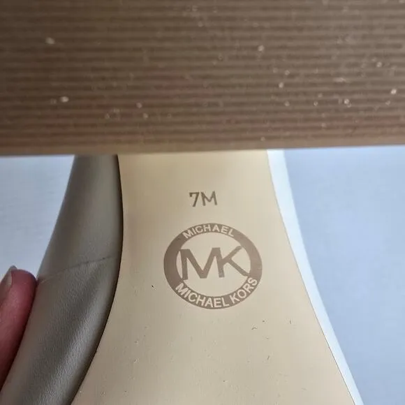 Michael Michael Kors Maxine Pump Size 7M Cream Leather Heels Shoes