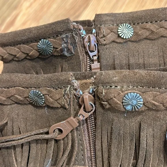 Minnetonka 3 Layer Fringe Boot milk chocolate Brown Size 4 kids retired color