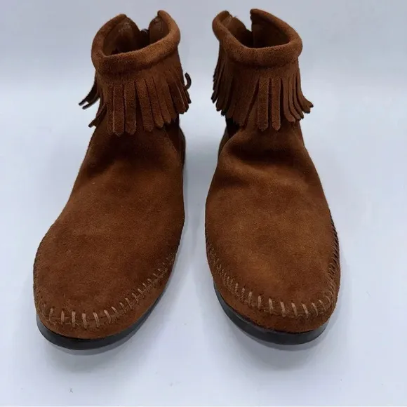 Minnetonka boots Size 8 NWOT