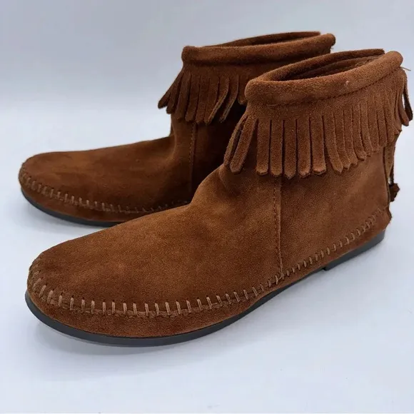 Minnetonka boots Size 8 NWOT