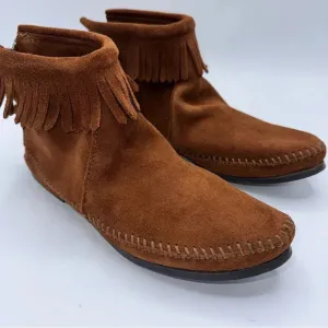 Minnetonka boots Size 8 NWOT