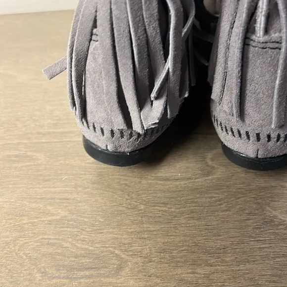 Minnetonka Gray Suede NWOB Fringe Calf High 3 Layer Fringe Boots Size 7 Boho