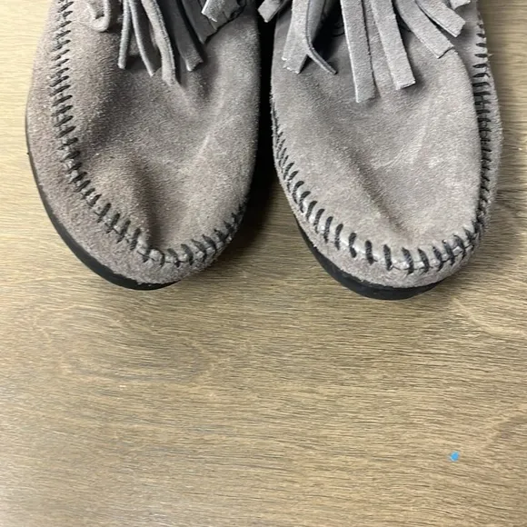 Minnetonka Gray Suede NWOB Fringe Calf High 3 Layer Fringe Boots Size 7 Boho