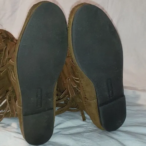 Minnetonka 3‎ Levels of Fringe Tall Suede Boots 8