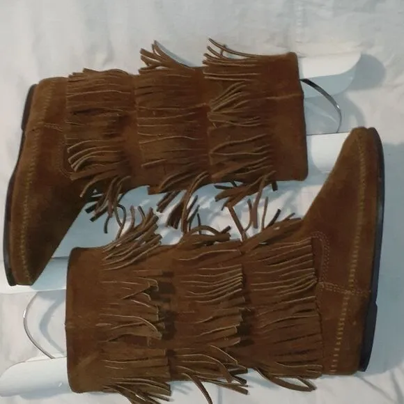 Minnetonka 3‎ Levels of Fringe Tall Suede Boots 8