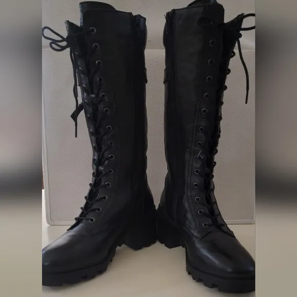 MINT - VINTAGE FOUNDRY CO. BLACK BOOTS  (sz 7)