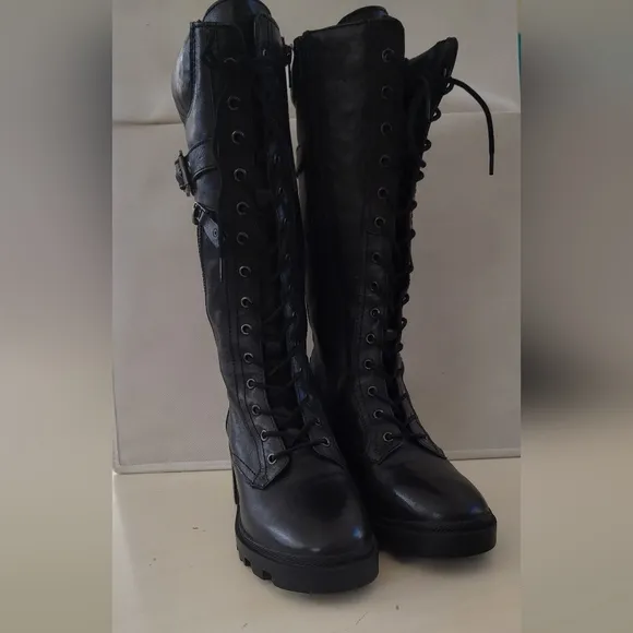 MINT - VINTAGE FOUNDRY CO. BLACK BOOTS  (sz 7)