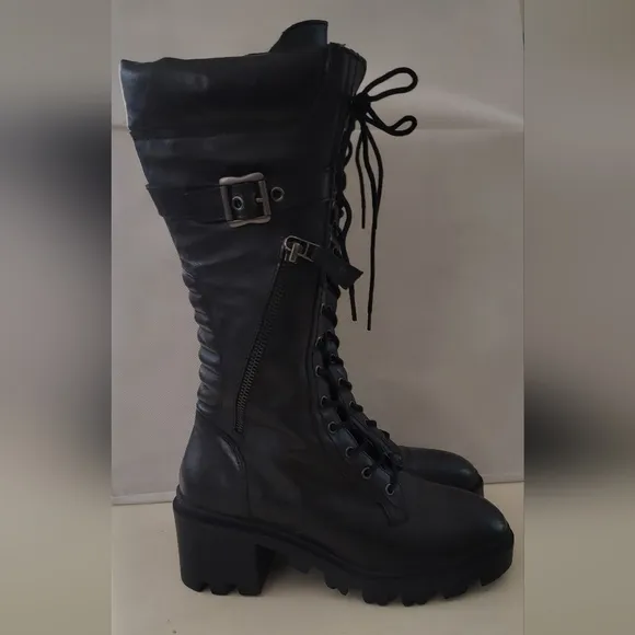MINT - VINTAGE FOUNDRY CO. BLACK BOOTS  (sz 7)