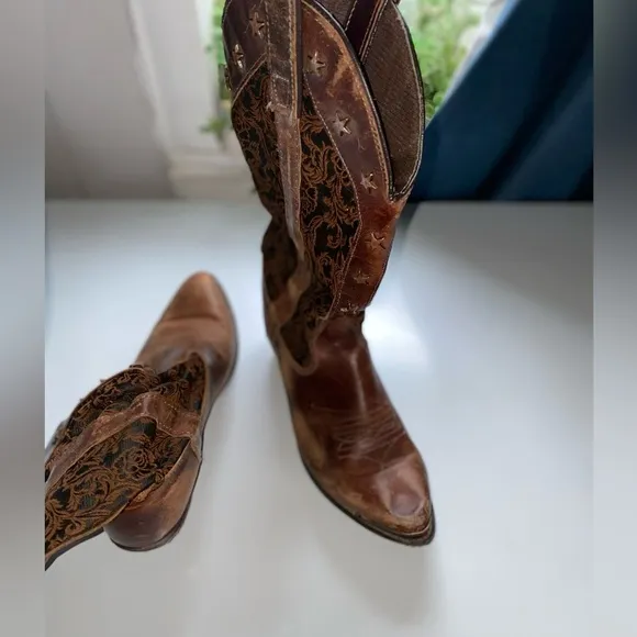 Miss Capezio Vintage Western Cowboy Boots with Star outlines Embroidered Floral