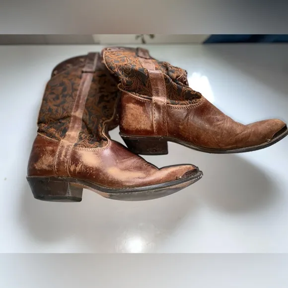 Miss Capezio Vintage Western Cowboy Boots with Star outlines Embroidered Floral