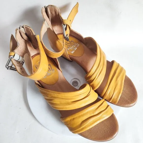 Miz Mooz Cassie Mustard Yellow Leather Open Toe Flat Strappy Sandals 36 / 5.5-6