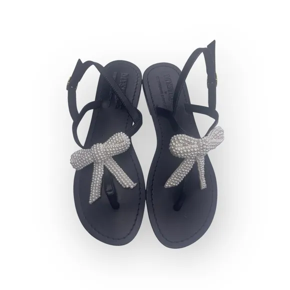 Mystique x Stephanie Gottlieb 𞠬 Liza Pearl Bow Flat Sandals 𞠬 Black Leather 𞠬