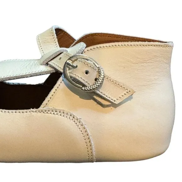 NEW Adelisa &amp; Co Cream Dahlia Boots sz 31