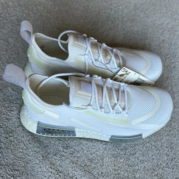 NEW ADIDAS NMD_R1 Spectoo White without box