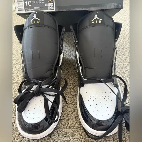 NEW! Air Jordan 1 Mid SE black/metallic silver-white size 10.5