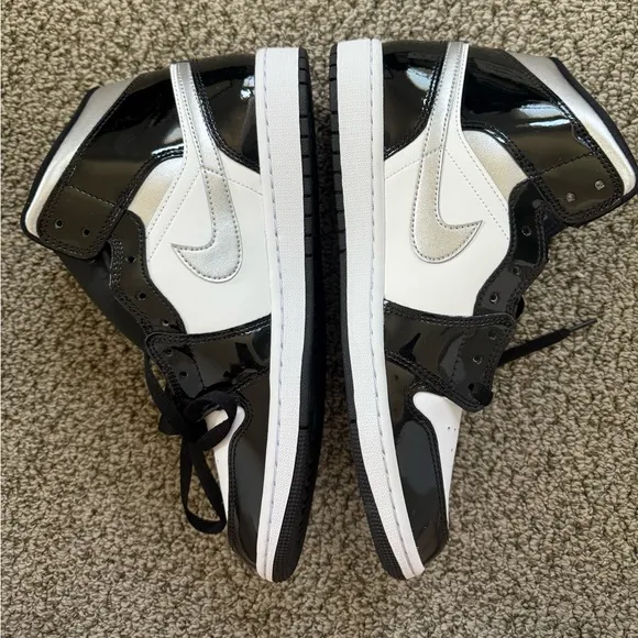 NEW! Air Jordan 1 Mid SE black/metallic silver-white size 10.5