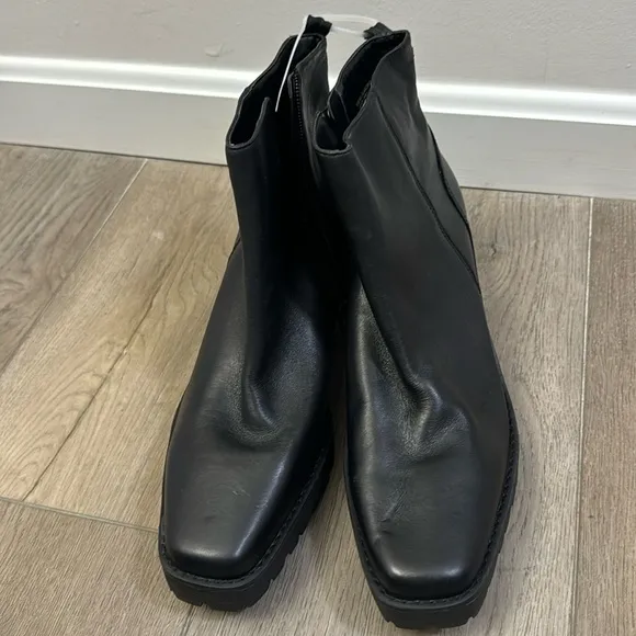 NEW! Andre Assous Black Milla Bootie - Size 9.5