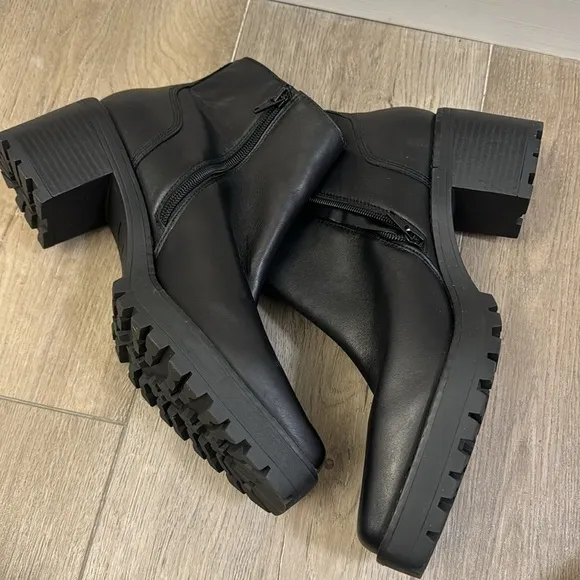 NEW! Andre Assous Black Milla Bootie - Size 9.5