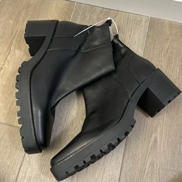 NEW! Andre Assous Black Milla Bootie - Size 9.5