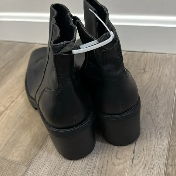 NEW! Andre Assous Black Milla Bootie - Size 9.5