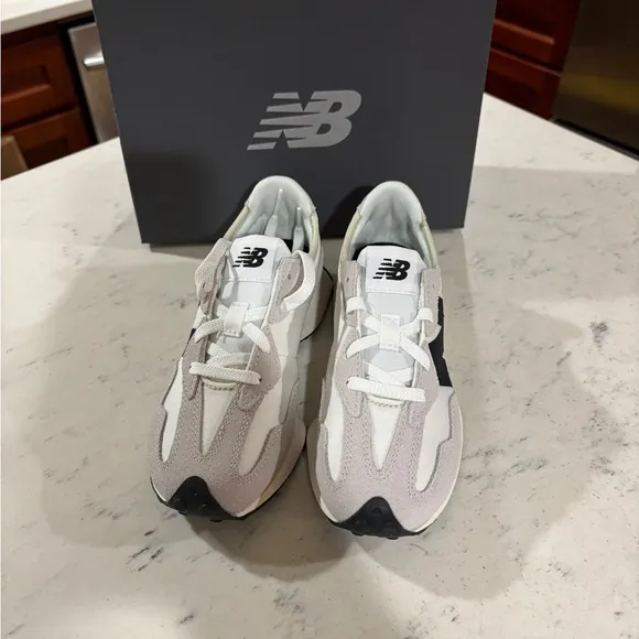 New Balance 327 White/Black Sea Salt Grey PS327FE  (PS) Size Unisex Kids NWB
