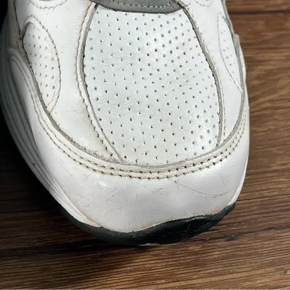 New Balance 992 White Leather Sneakers Men’s Size 13 Dad Shoes Chunky Vintage