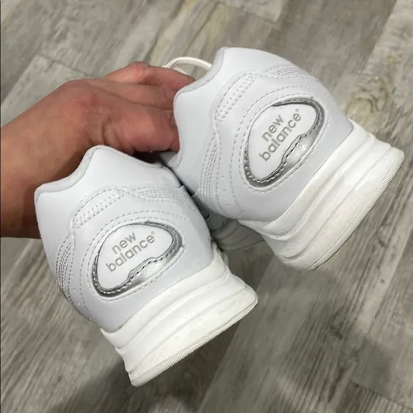 New Balance shoes womens 8.5 White (touch blue gray)  Sneakers walking abzorb