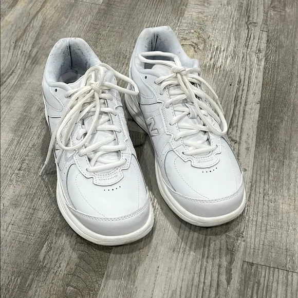 New Balance shoes womens 8.5 White (touch blue gray)  Sneakers walking abzorb