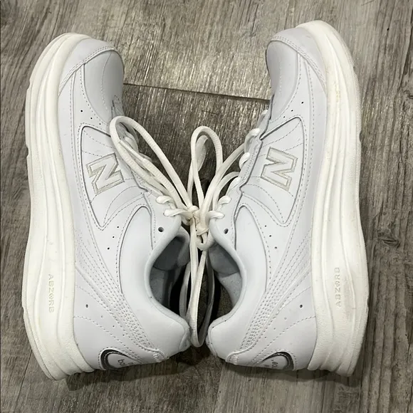 New Balance shoes womens 8.5 White (touch blue gray)  Sneakers walking abzorb