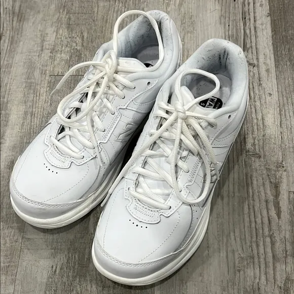 New Balance shoes womens 8.5 White (touch blue gray)  Sneakers walking abzorb