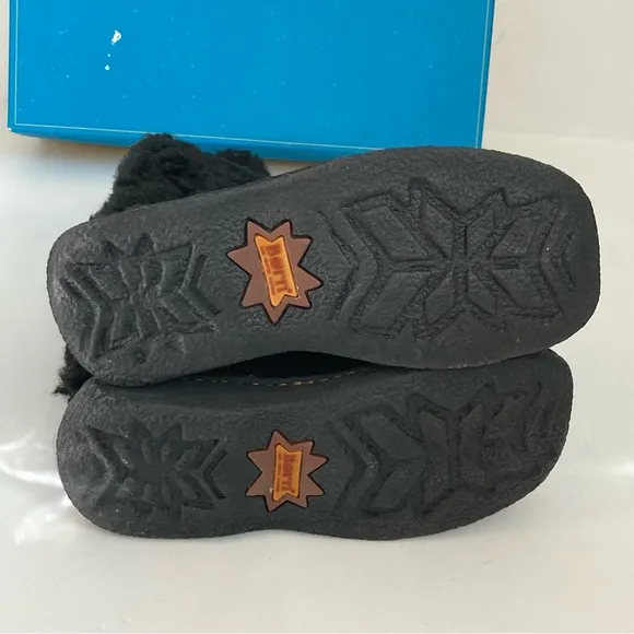 New Born Leather Shearing Lining Pom Pom Boots Black sz 1 kids winter snow