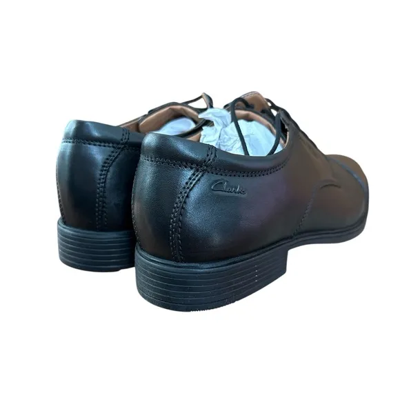 NEW Clarks Mens Tilden Cap Toe Oxford Shoe Black Leather 9.5 Lace Up Dress Shoe