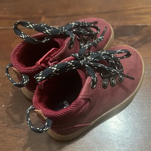 NEW Clarks Nova Hike Kid Boots in Burgundy Leather, Size UK 4.5G US 5W