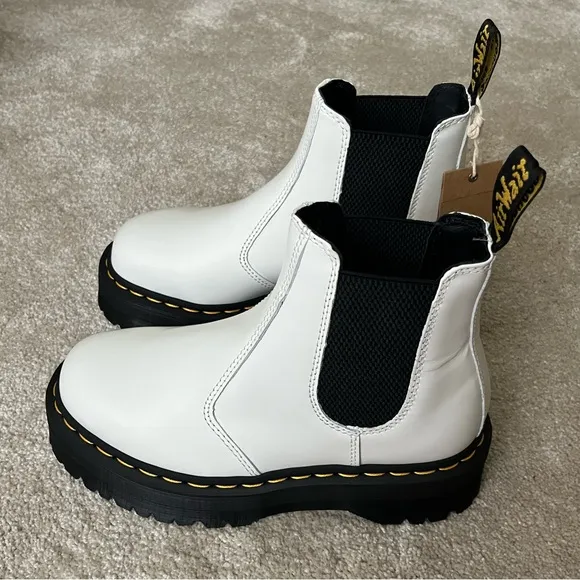 NEW Dr Martens Platform Chelsea 2976 Boots-White Smooth Leather-Women’s 7-NWT