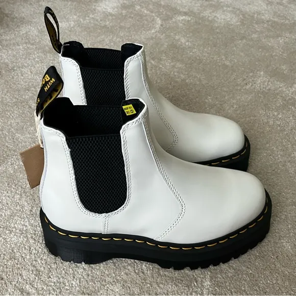 NEW Dr Martens Platform Chelsea 2976 Boots-White Smooth Leather-Women’s 7-NWT