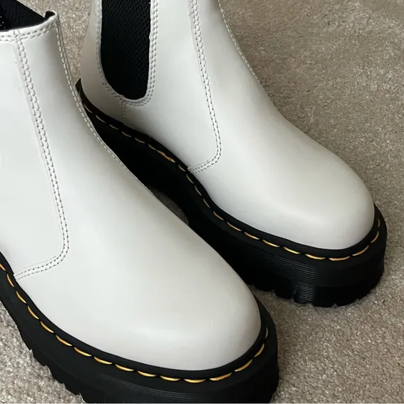 NEW Dr Martens Platform Chelsea 2976 Boots-White Smooth Leather-Women’s 7-NWT