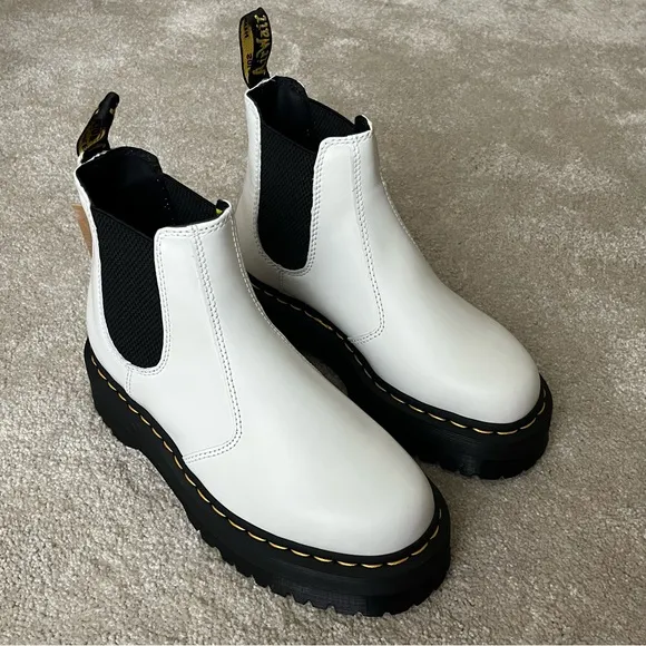 NEW Dr Martens Platform Chelsea 2976 Boots-White Smooth Leather-Women’s 7-NWT