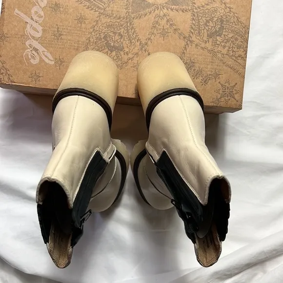 NEW Free people james Chelsea  chunky  heels boots shoes  in bone size 7…