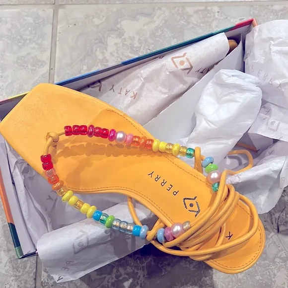 NEW Katy Perry The Cubie Bead Sandals, Honeycomb Yellow Size 7M/ 37 New in Box