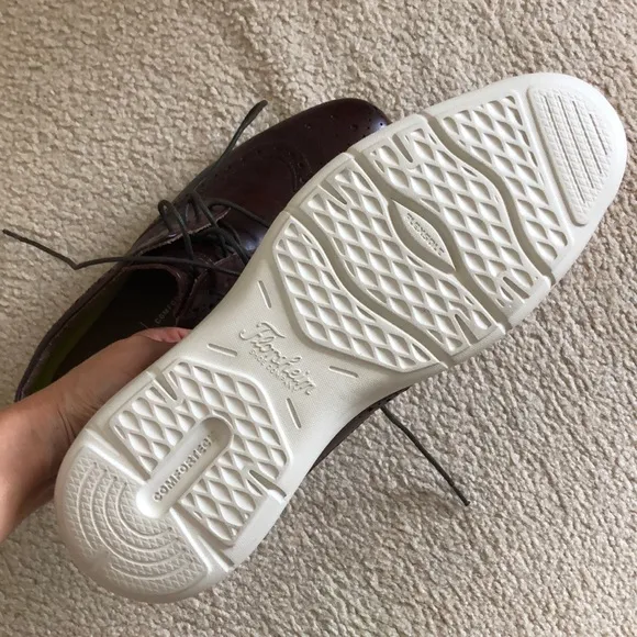 New Men’s Florsheim wingtip dress shoes
