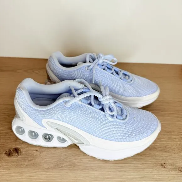 NEW Nike Air Max DN FJ3145-400 Women's Size 7 Running Shoes