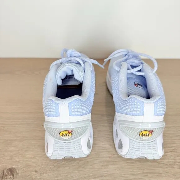 NEW Nike Air Max DN FJ3145-400 Women's Size 7 Running Shoes