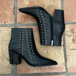 NEW ✨ Nine West Black Leather And Gold Studded Ankle Boots New in Box NIB