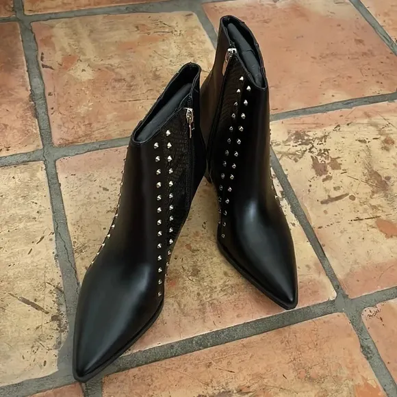 NEW ✨ Nine West Black Leather And Gold Studded Ankle Boots New in Box NIB