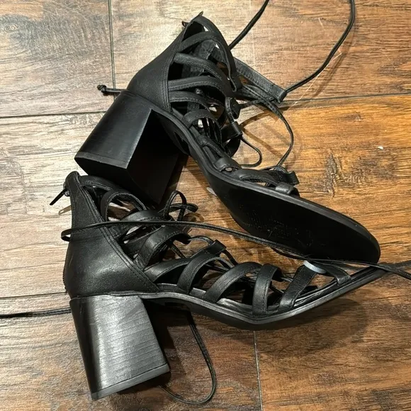 NEW! Steve Madden Black Leather Cherri Strappy Sandal - Size 7