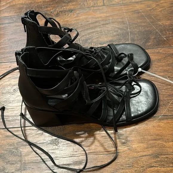 NEW! Steve Madden Black Leather Cherri Strappy Sandal - Size 7