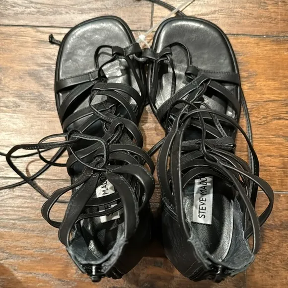 NEW! Steve Madden Black Leather Cherri Strappy Sandal - Size 7