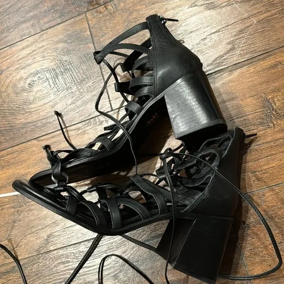 NEW! Steve Madden Black Leather Cherri Strappy Sandal - Size 7