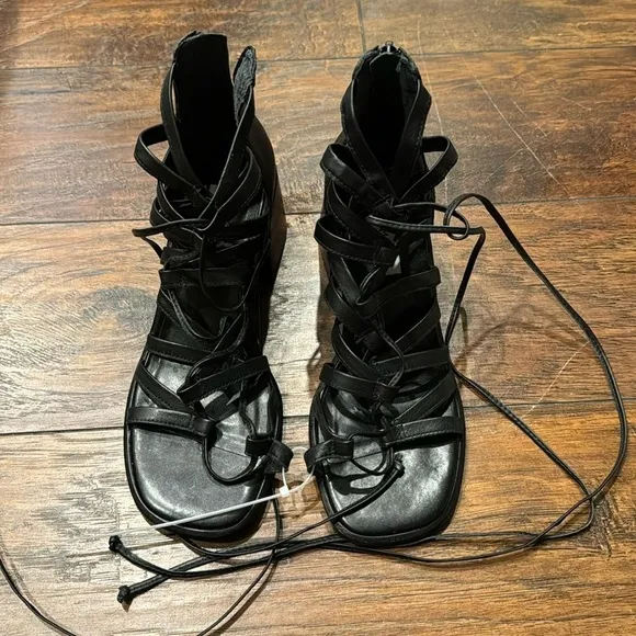 NEW! Steve Madden Black Leather Cherri Strappy Sandal - Size 7